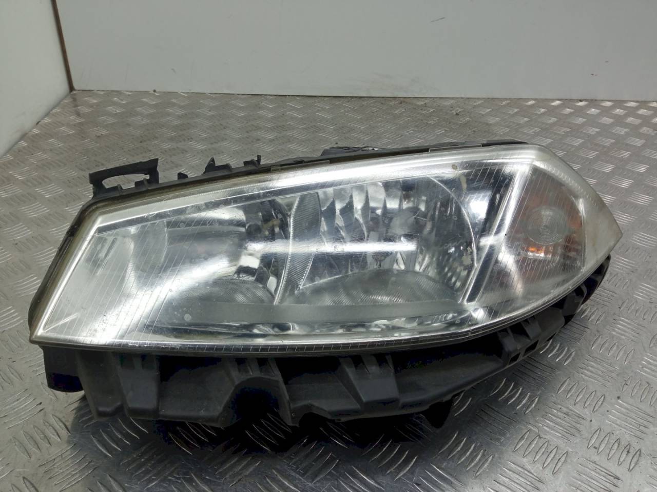 фара левая Renault Megane 2 поколение 2006, 7701064018 - фото №1