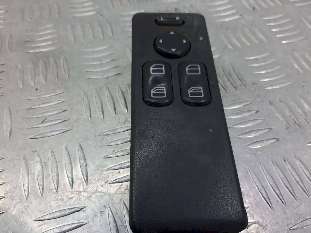 блок управления стеклоподъемниками Mercedes-Benz Vito W638 1999, - - фото №1