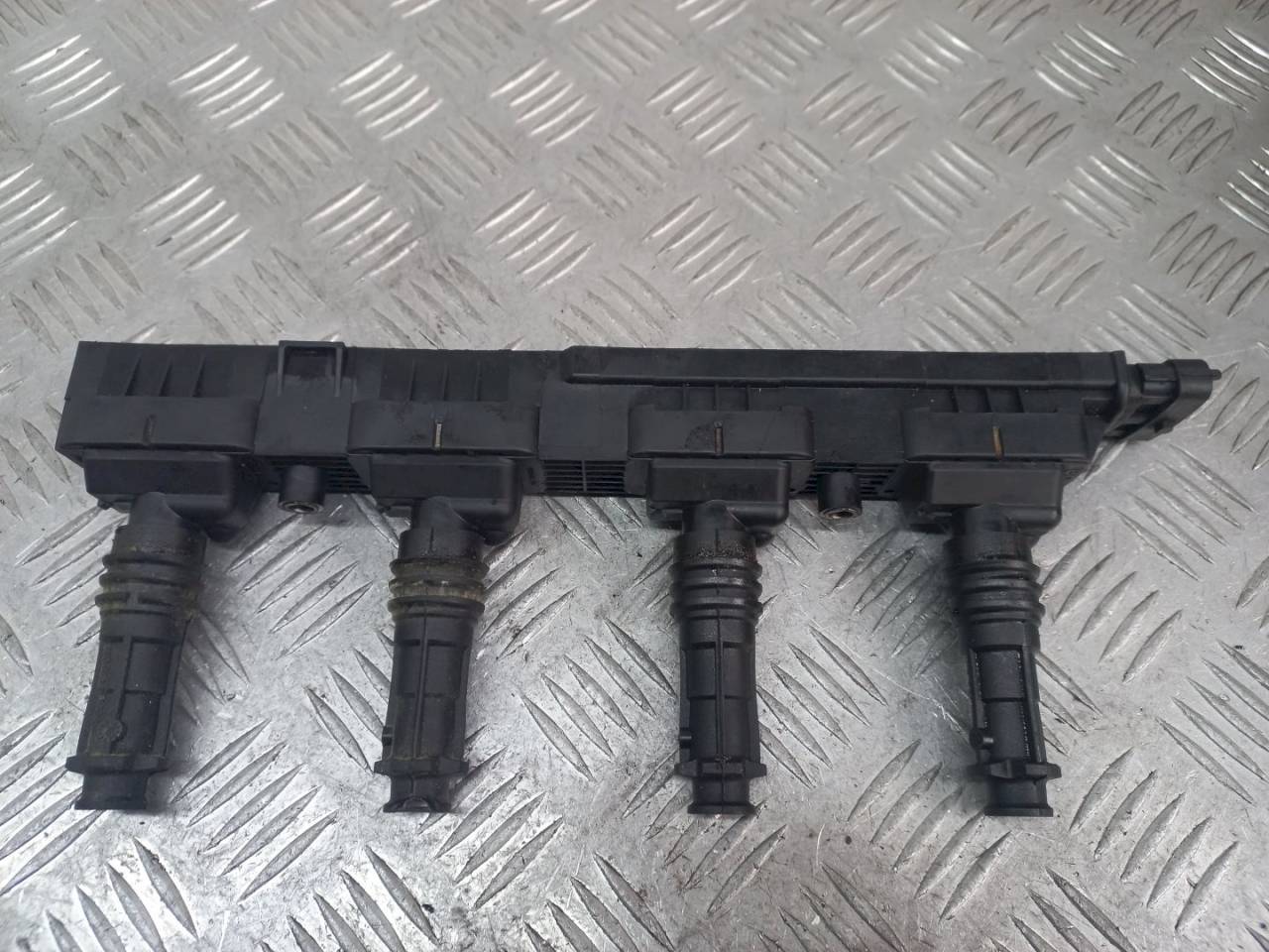 катушка зажигания Opel Agila 1 поколение (A) 2004, 1.2 л., i, 221503472 - фото №1