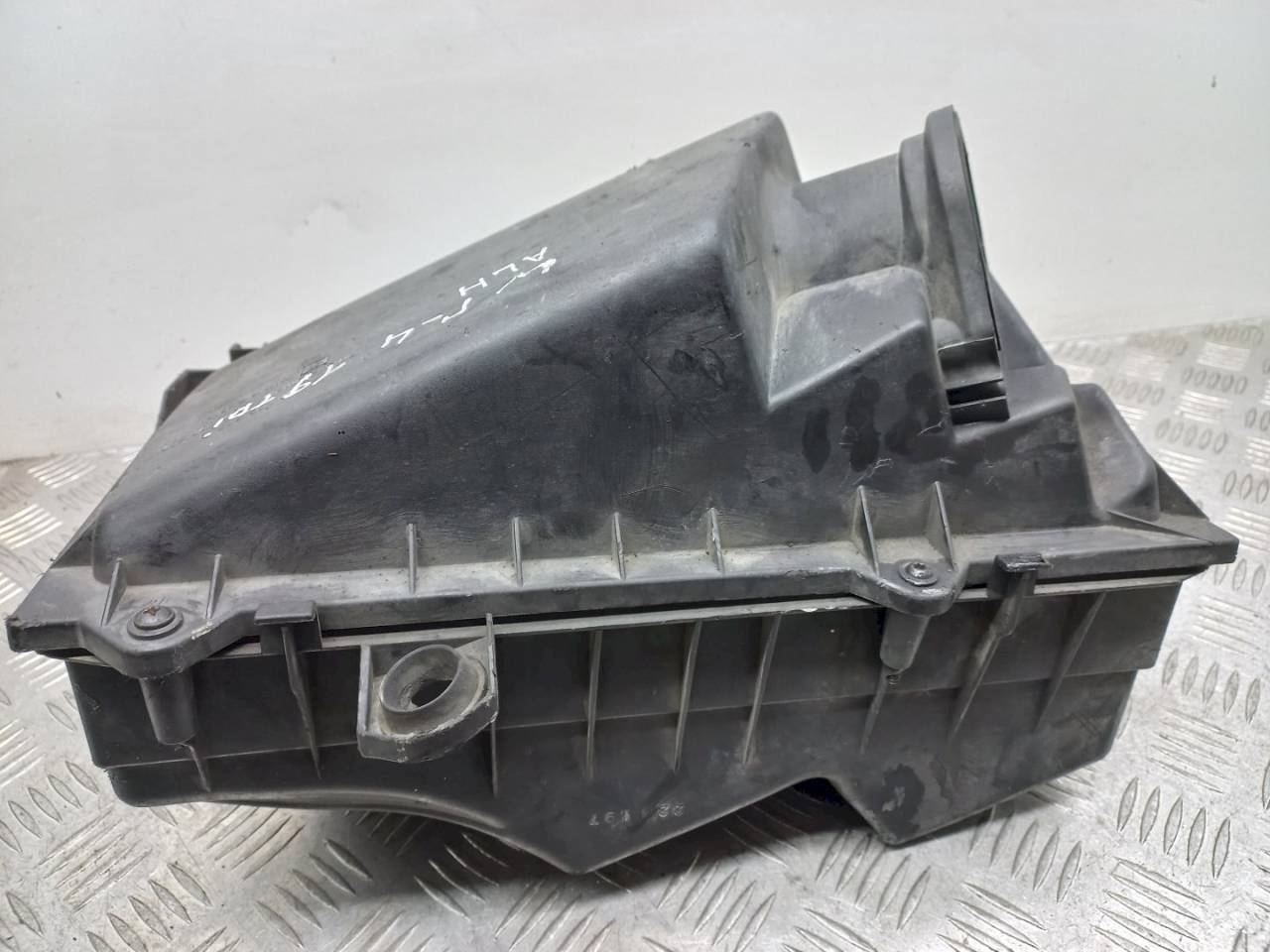 корпус воздушного фильтра Volkswagen Golf 4 поколение 2000, 1.9 л., TDi, 4615785901 - фото №1