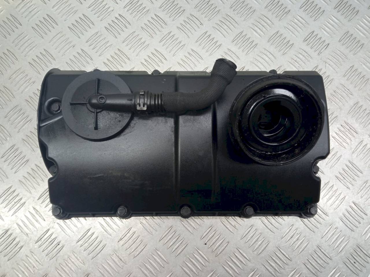 клапанная крышка Volkswagen Touran 1 поколение 2006, 1.9 л., TDi, 038103469S - фото №1