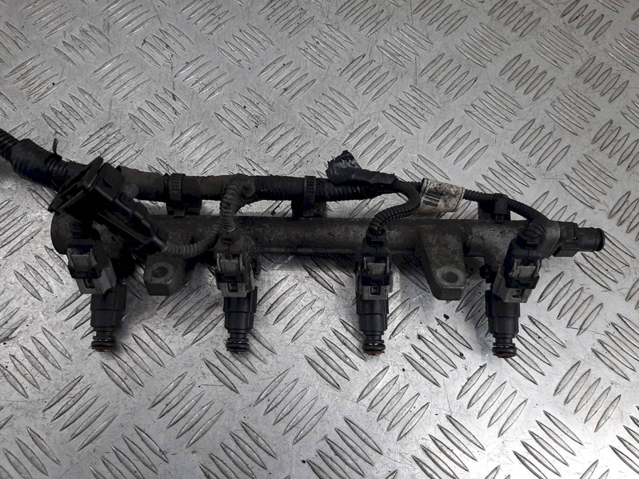 топливная рампа Hyundai Matrix 1 поколение 2003, 1.6 л., i, 9260930006 - фото №1