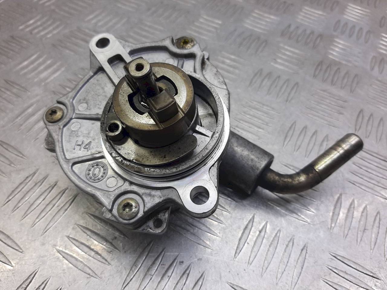 насос вакуумный Mercedes-Benz C-Класс W203/S203/CL203 2000, 2.2 л., CDi, A6112300065 - фото №1