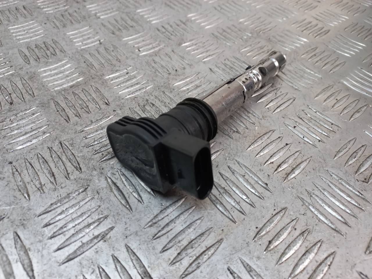 катушка зажигания Audi A4 B6 2002, 1.8 л., Ti, бензин, 0256214016 - фото №1