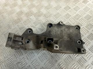кронштейн генератора Skoda Octavia 2 поколение (A5) 2009, 2.0 л., TDi, 03G903143
