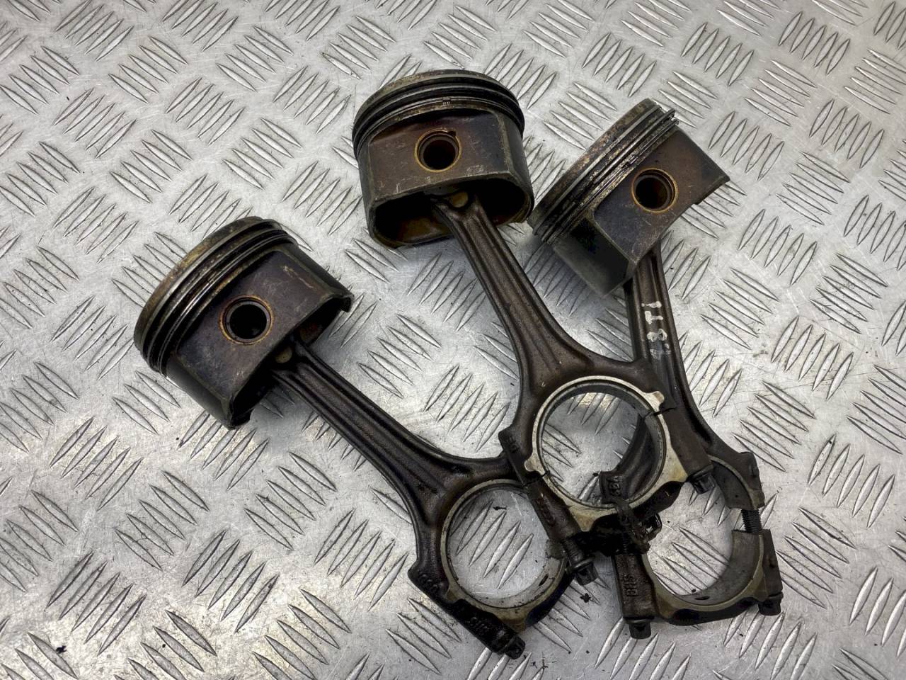 поршень Volkswagen Passat B5 2001, 1.8 л., Ti - фото №1