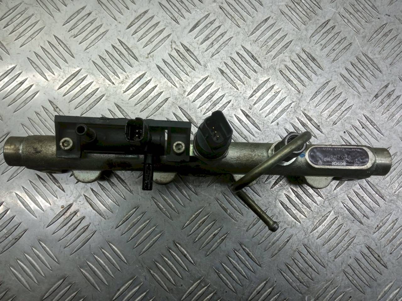 топливная рампа Citroen C5 1 поколение 2001, 2.2 л., HDi, 445214017 - фото №1