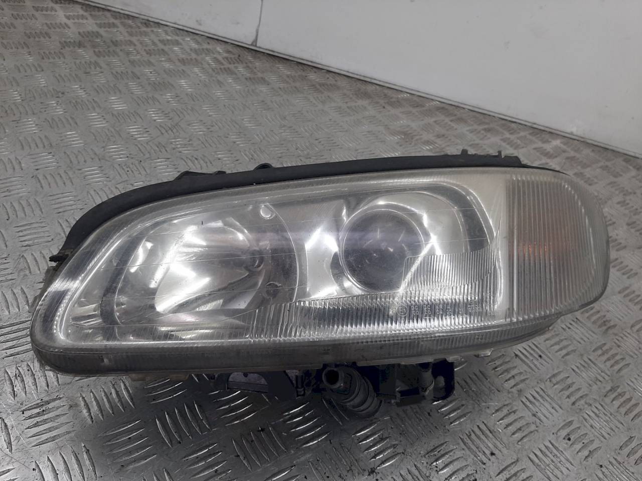 фара левая Opel Omega B 1998, 90565801LH - фото №1