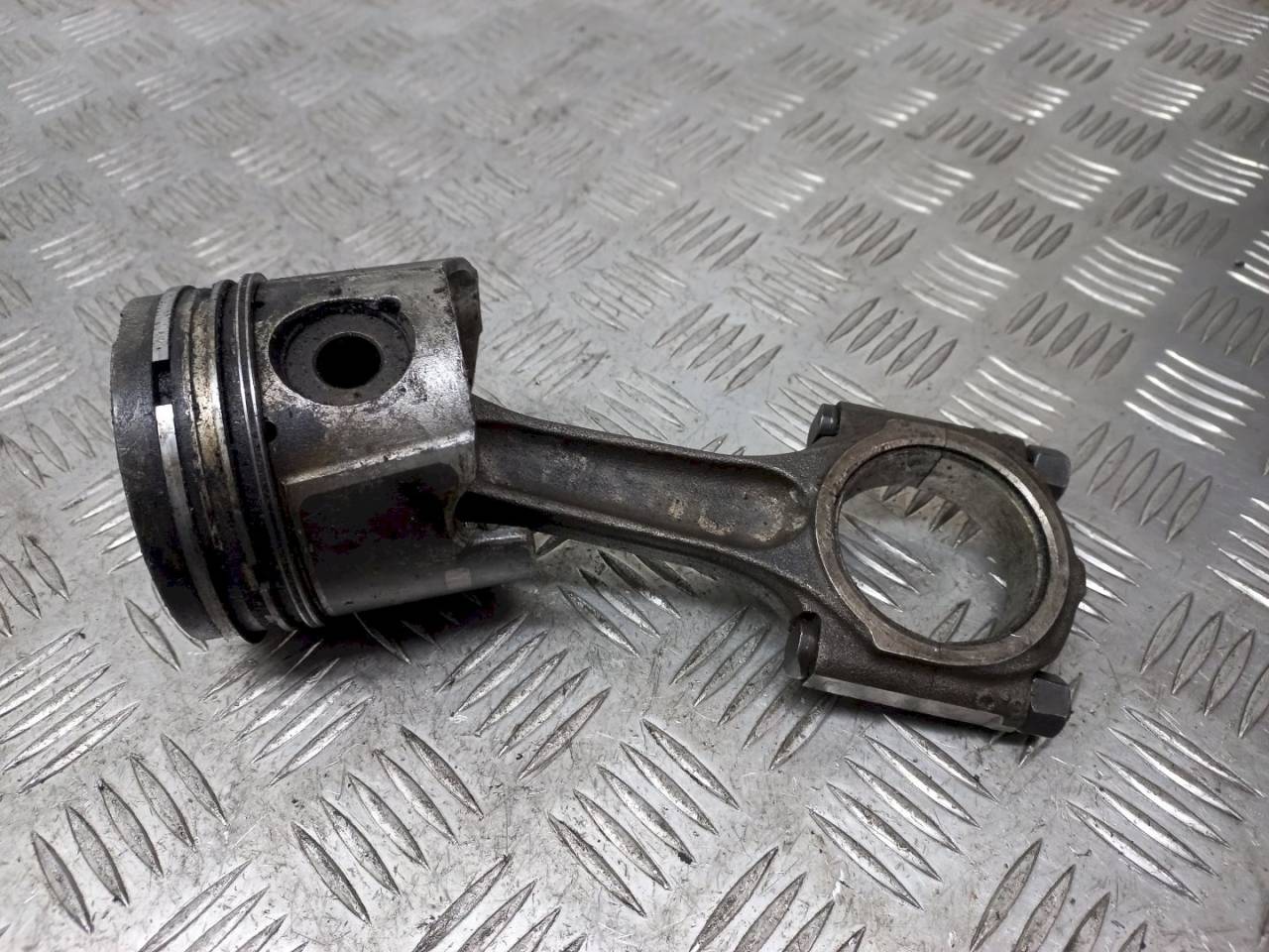 поршень Citroen Berlingo 1 поколение (M49) 2003, 2.0 л., HDi - фото №1