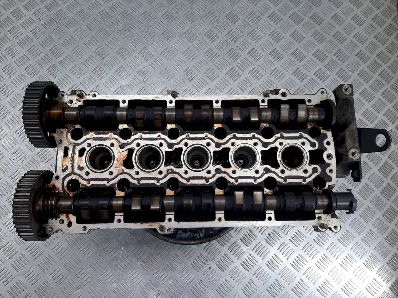 головка блока цилиндров Volvo V70 1 поколение 2000, 2.4 л., i, B5244S2 - фото №1