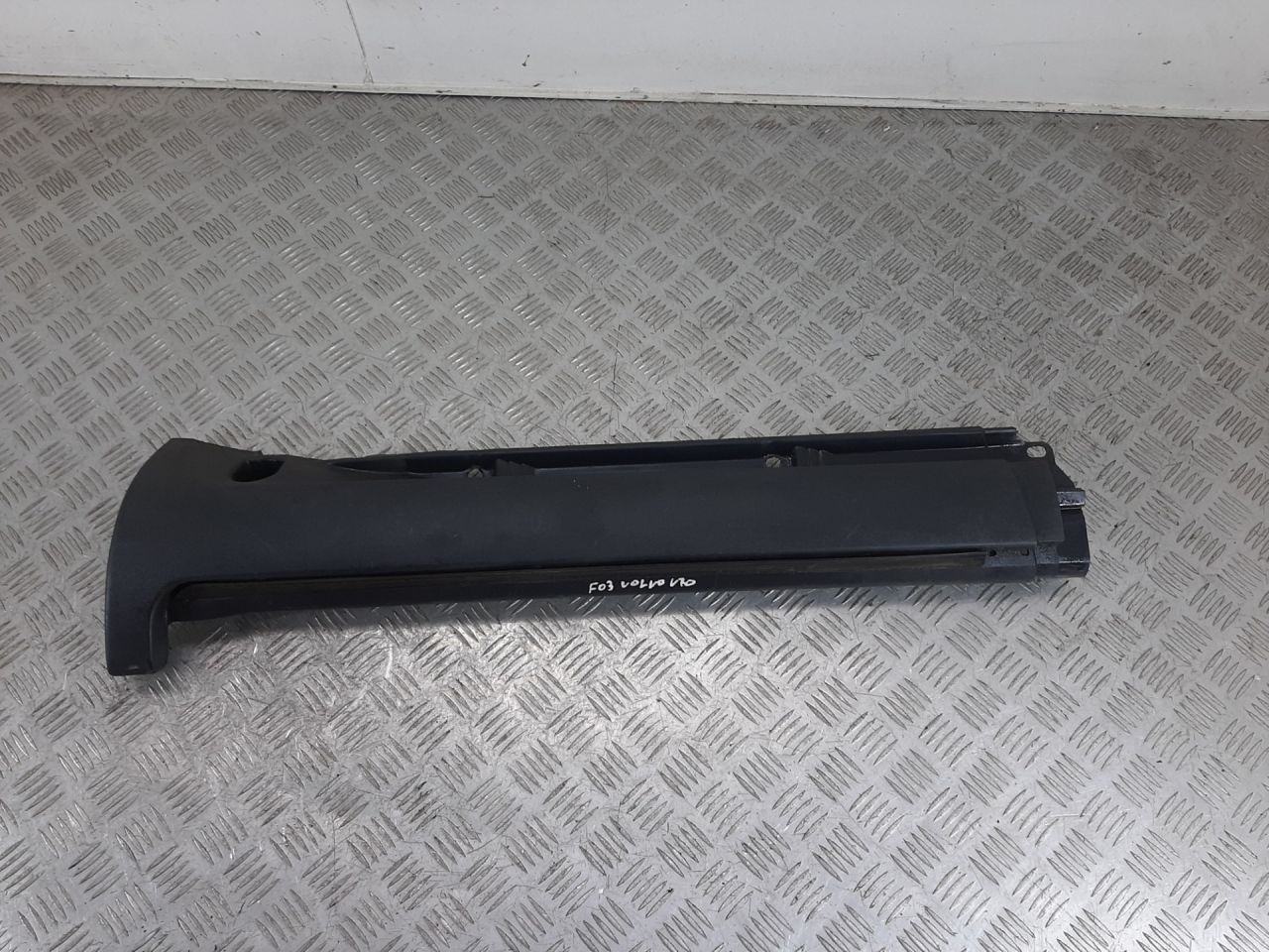 накладка на порог Volvo V70 2 поколение 2002, 2.4 л., B 5244 T3, бензин, МКПП, 9190523 - фото №1