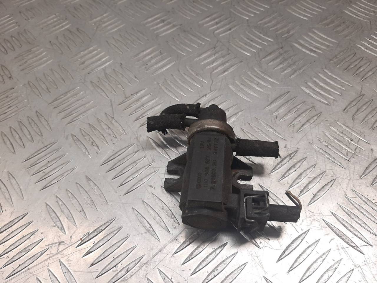 клапан управления турбиной (актуатор) Volkswagen Passat B5 2000, 1.9 л., TDi, 1H0906627 - фото №1