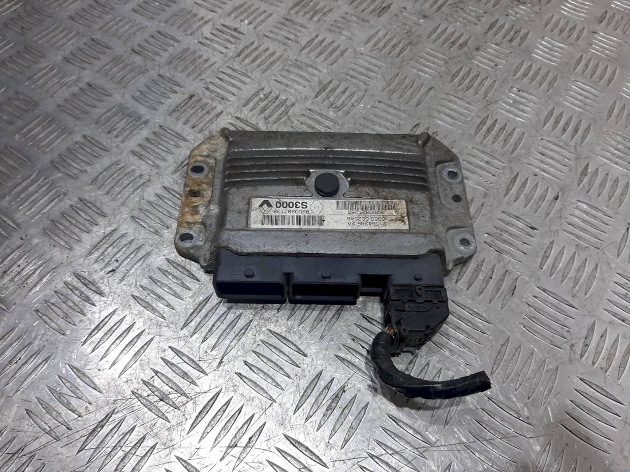 блок управления двигателем Renault Scenic 1 поколение 1999, 1.6 л., i, бензин, -, 8200387138 - фото №1