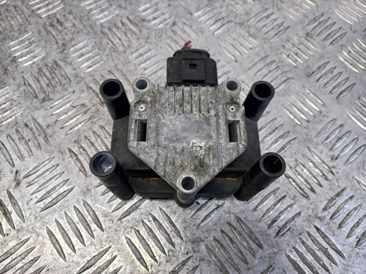 катушка зажигания Volkswagen Golf 4 поколение 2000, 1.4 л., i, бензин - фото №1