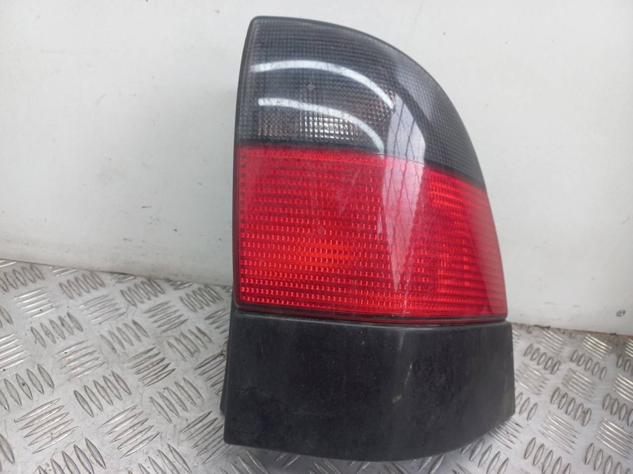 фонарь задний правый Saab 9-5 1 поколение 2001, универсал, 4564464 - фото №1