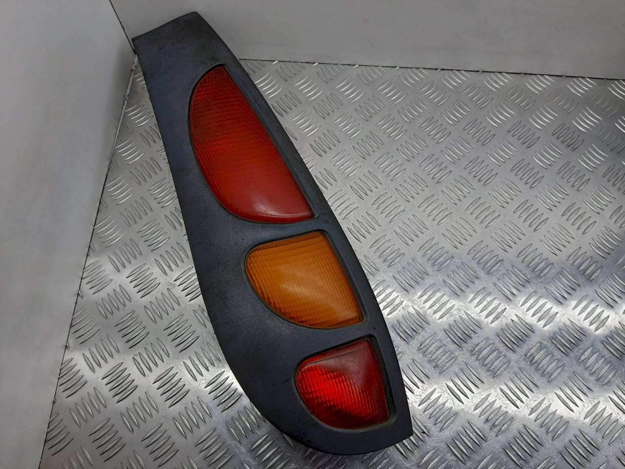 фонарь задний левый Fiat Marea 1 поколение 1998, 1.6 л., i, универсал, S37250748 - фото №1