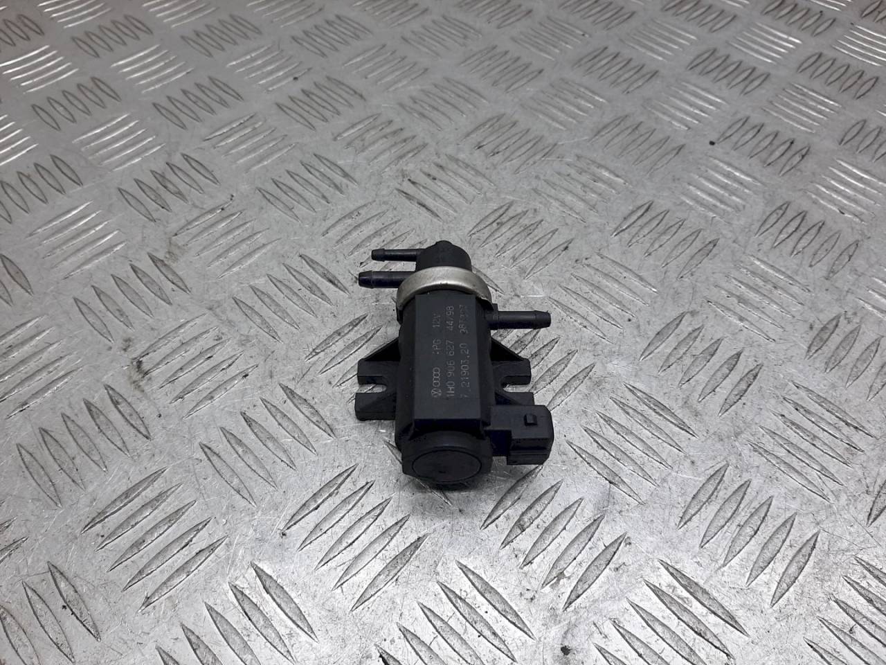 клапан управления турбиной (актуатор) Volkswagen Passat B5 1998, 1.9 л., TDi, 1H0906627 - фото №1