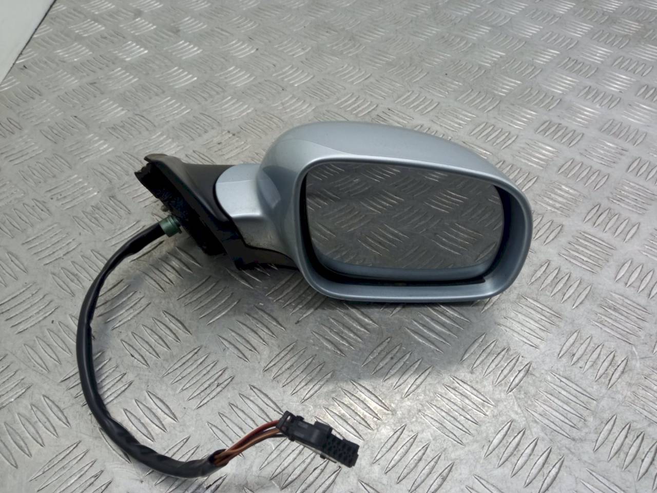 зеркало наружное правое Volkswagen Passat B5 1999, E1020514 - фото №1