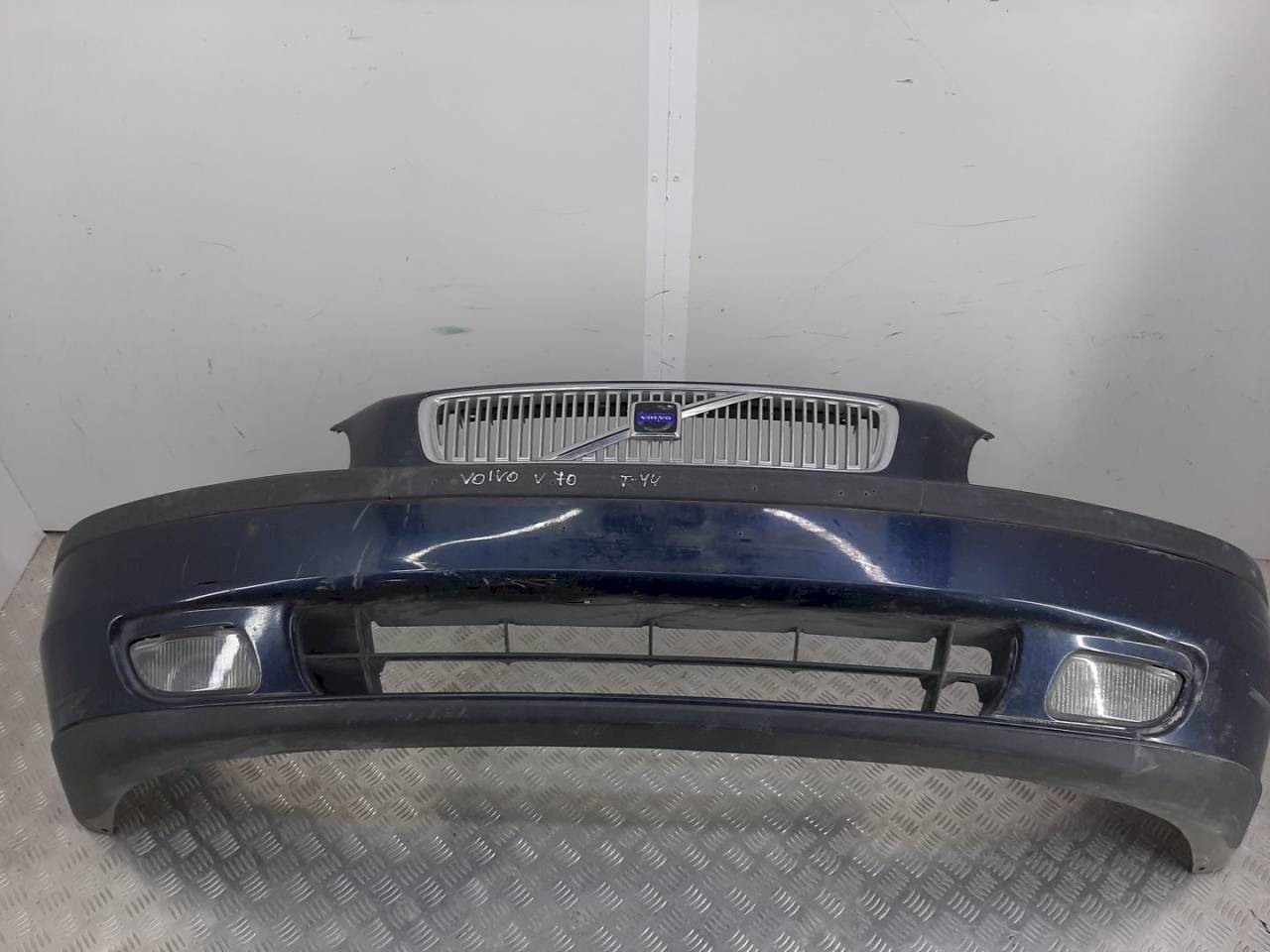 бампер передний Volvo V70 2 поколение 2000, - - фото №1