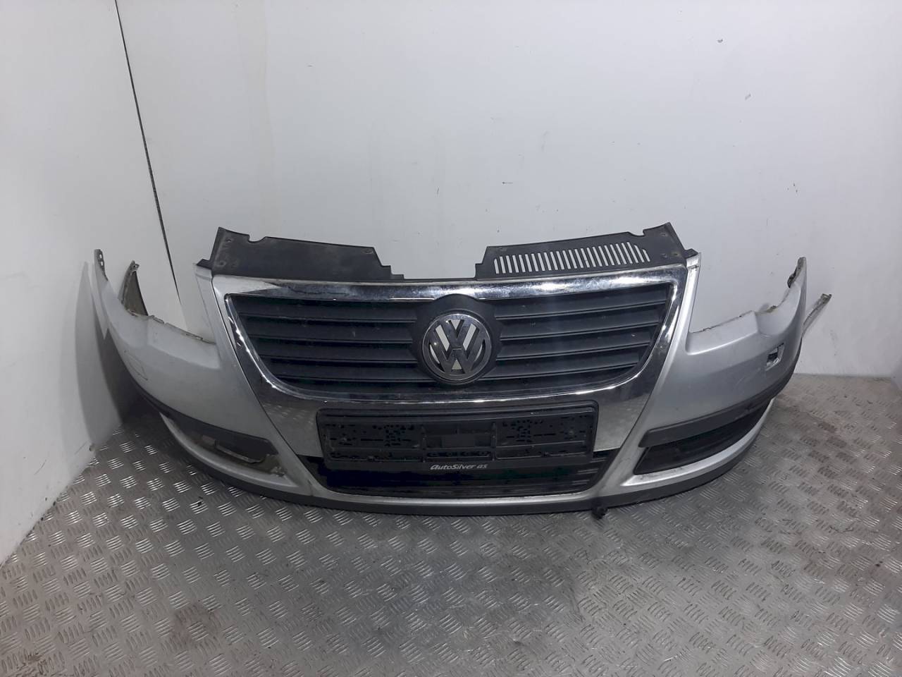 бампер передний Volkswagen Passat B6 2007 - фото №1