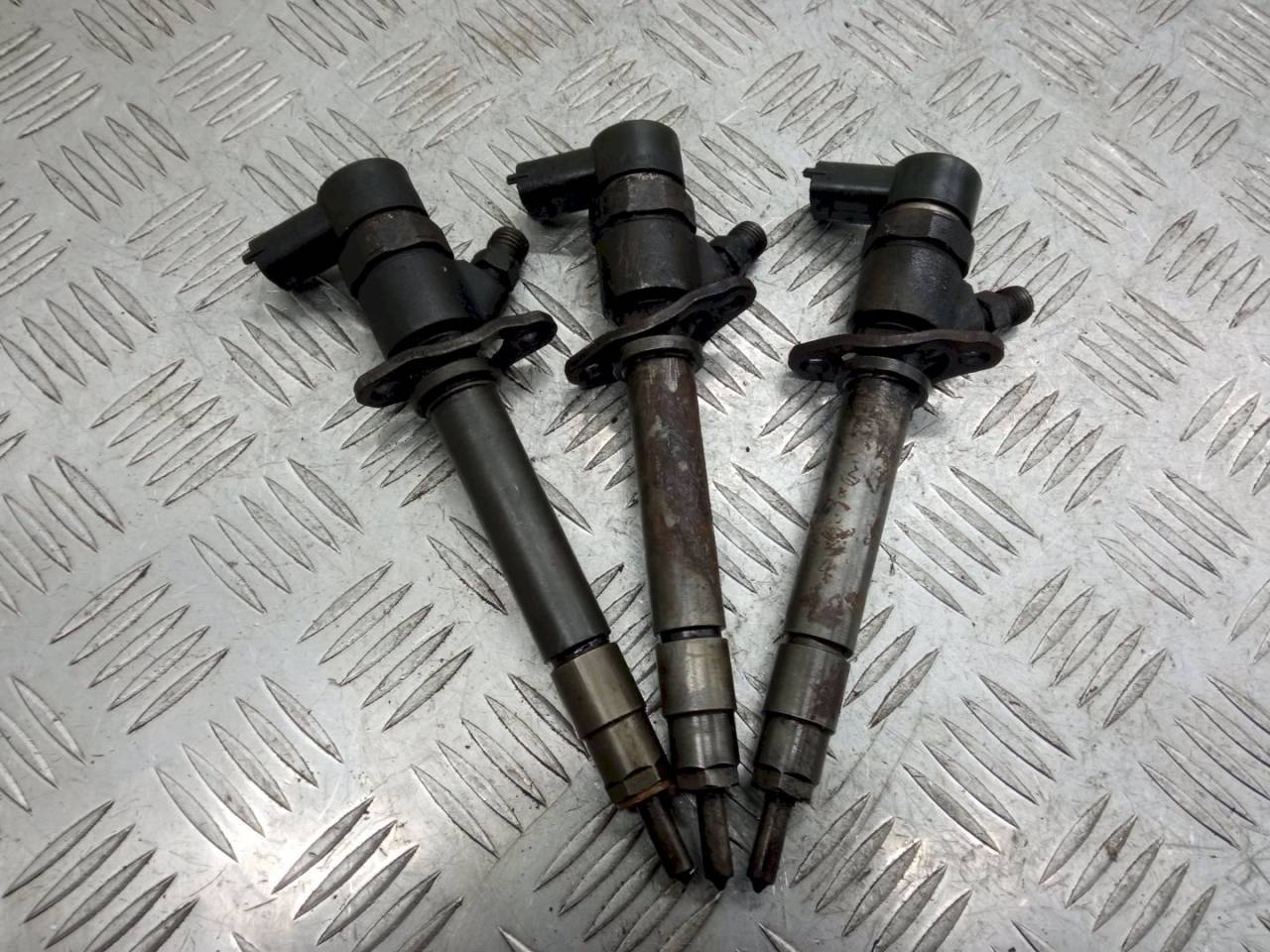 форсунка Volvo V70 2 поколение 2005, 2.4 л., TDi, 445110078 - фото №1