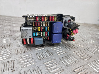 блок предохранителей Renault Megane 3 поколение 2010, 1.5 л., K9K 836, дизель, МКПП, 1801330-1