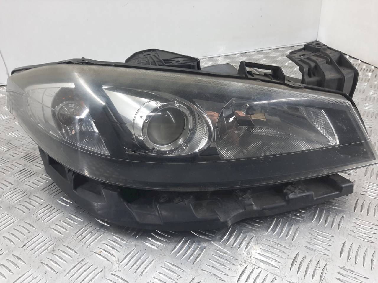 фара правая Renault Laguna 2 поколение 2005, 8200555906 - фото №1