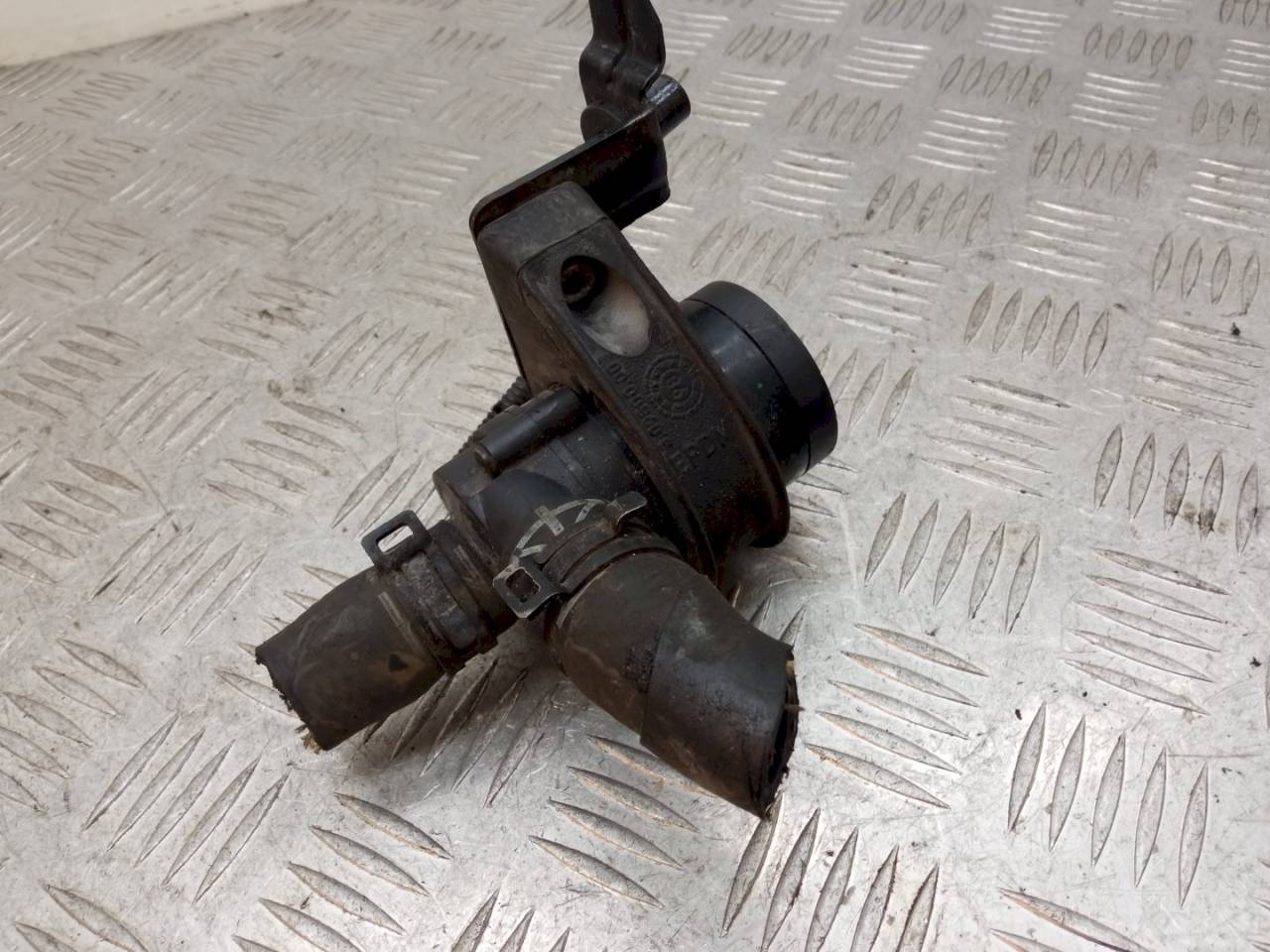 насос антифриза дополнительный Volkswagen Golf 5 поколение 2008, 1.4 л., TSI, 1K0121093AD - фото №1