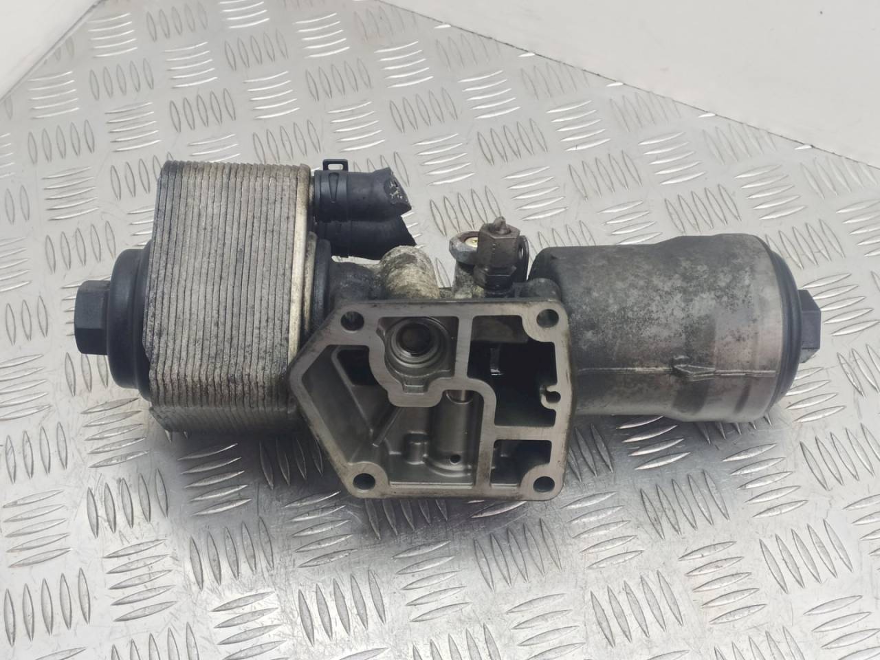 корпус масляного фильтра Skoda Octavia 2 поколение (A5) 2005, 2.0 л., TDi, 045115389K - фото №1