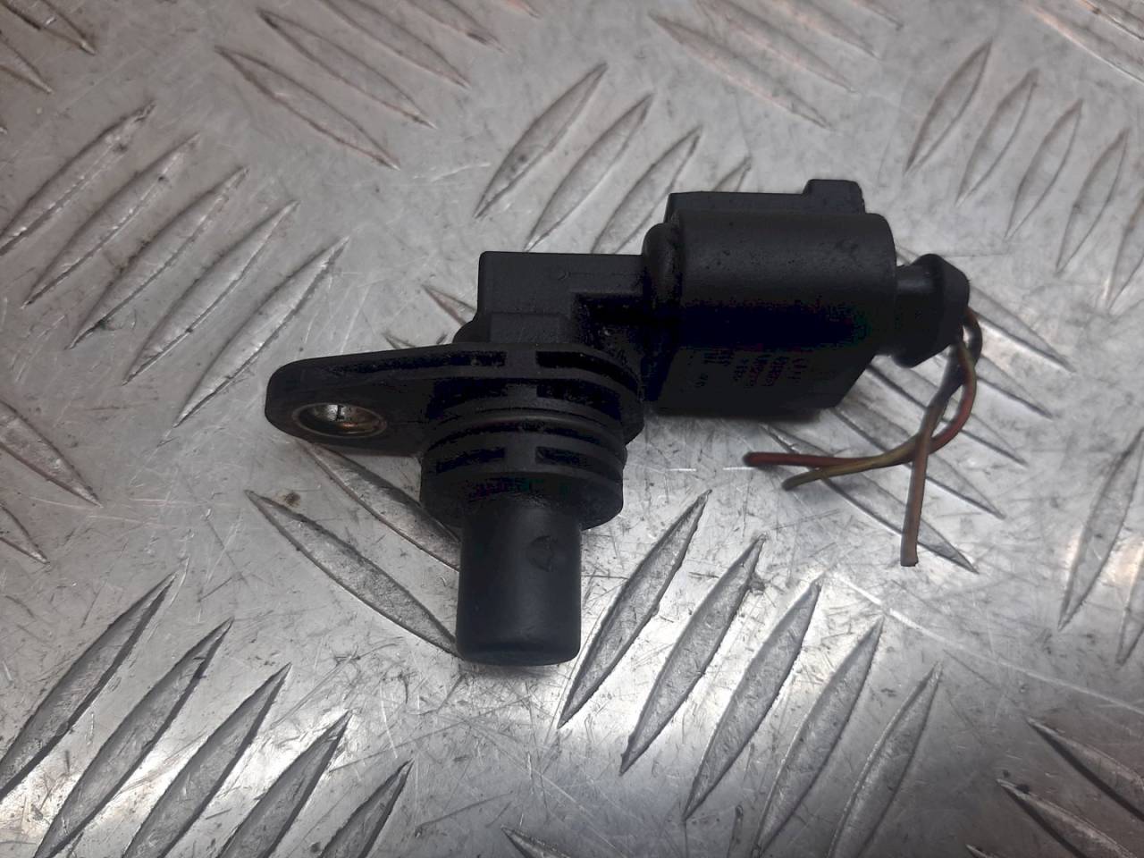 датчик распредвала Skoda Fabia 1 поколение (6Y) 2002, 1.4 л., i, 036907601D - фото №1