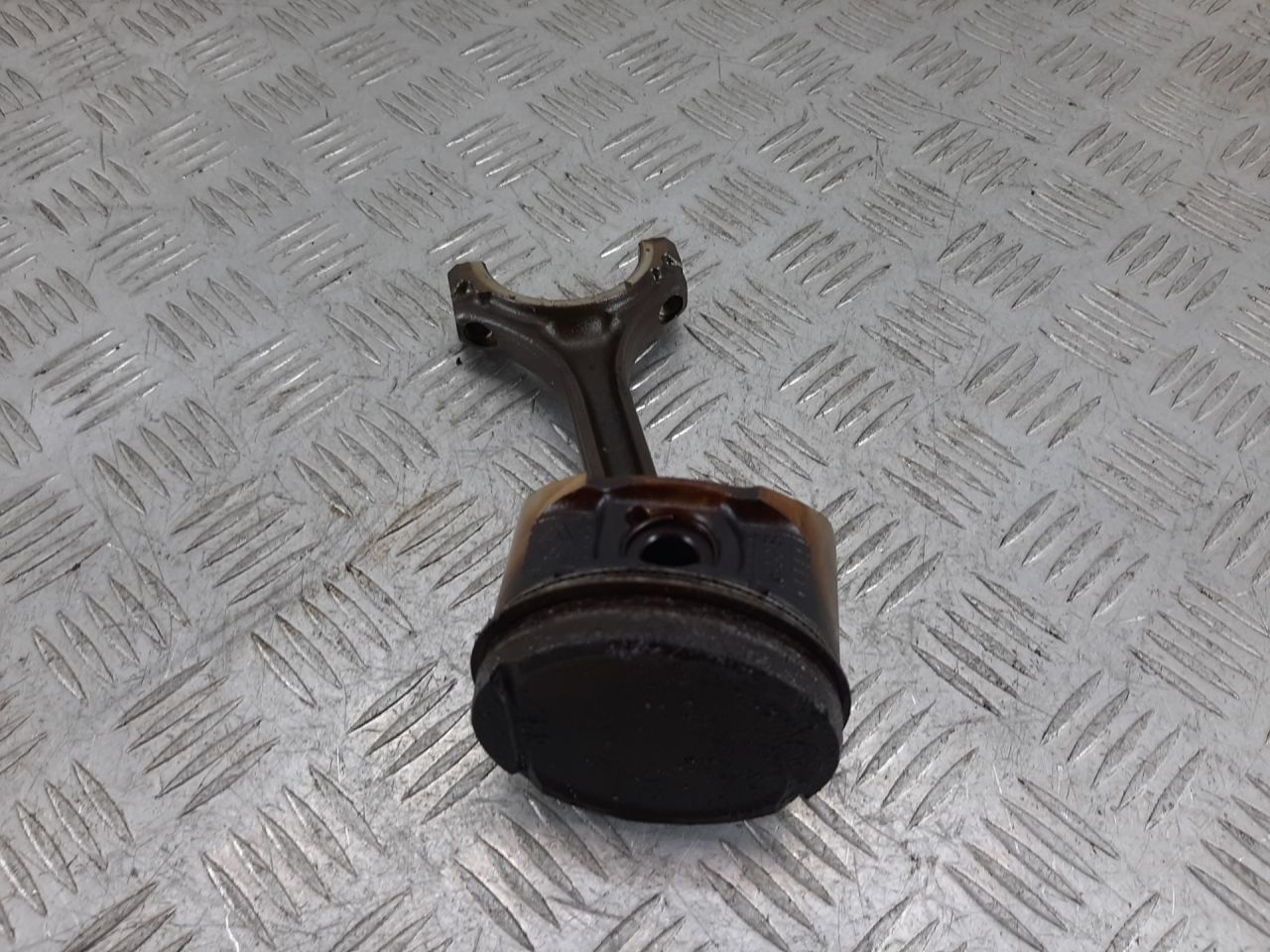 поршень Renault Laguna 2 поколение 2002, 1.8 л., i, бензин - фото №1