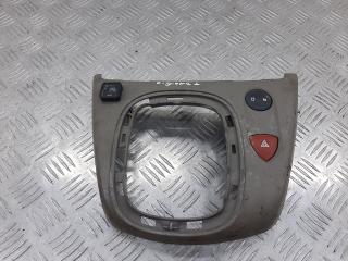 кнопка аварийной сигнализации Renault Scenic 2 поколение 2006, 8200407415