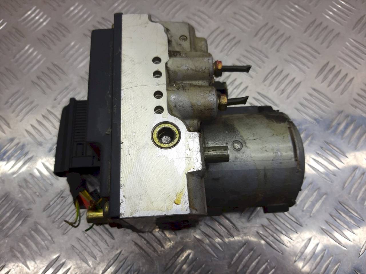 блок ABS Mercedes-Benz E-Класс W210/S210 1996, 2.2 л., CDi, 265217007 - фото №1