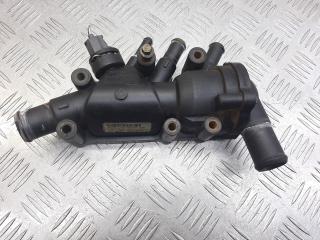 корпус термостата Ford Fiesta 5 поколение 2004, 1.3 л., i, 9SX-923256-100M