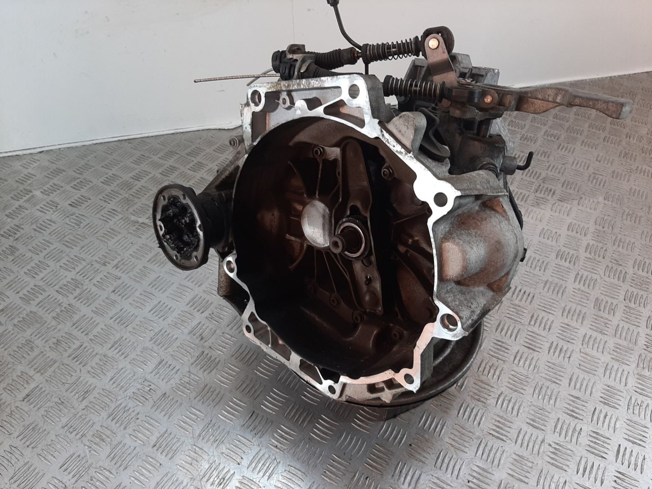 КПП механическая (МКПП) Skoda Octavia 2 поколение (A5) 2006, 1.6 л., BSE, бензин, МКПП, FVH, 050902 - фото №1