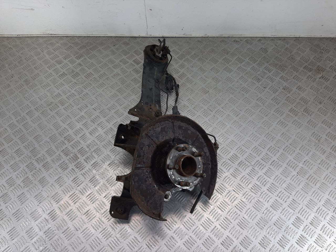 ступица задняя левая Ford Galaxy 2 поколение 2010 - фото №1