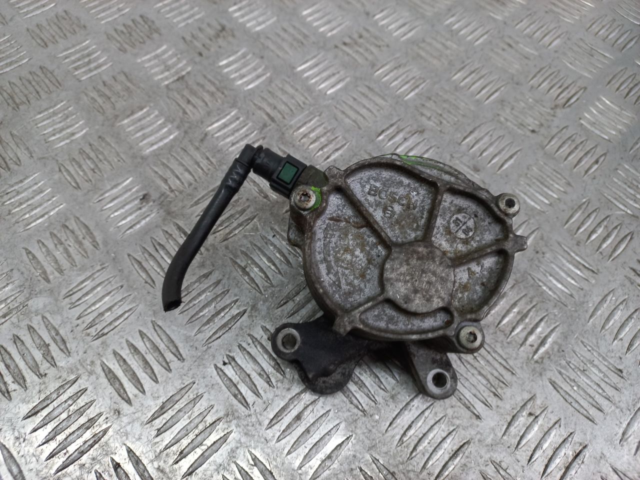 насос вакуумный Ford Focus 2 поколение 2007, 2.0 л., дизель - фото №1