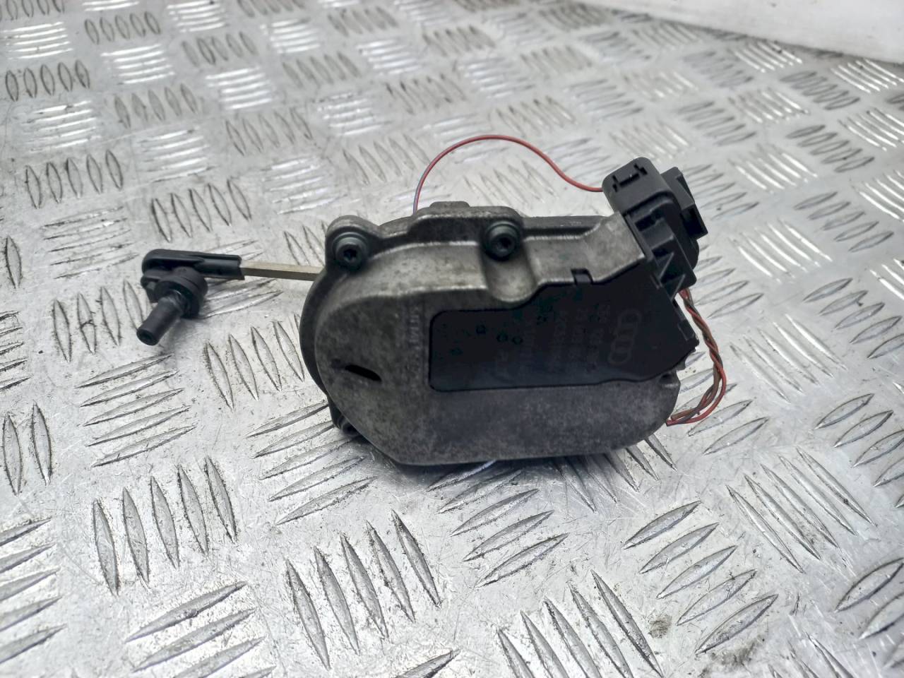 сервопривод заслонок впускного коллектора Audi Q7 4L 2008, 3.0 л., TDi, 059129086D - фото №1