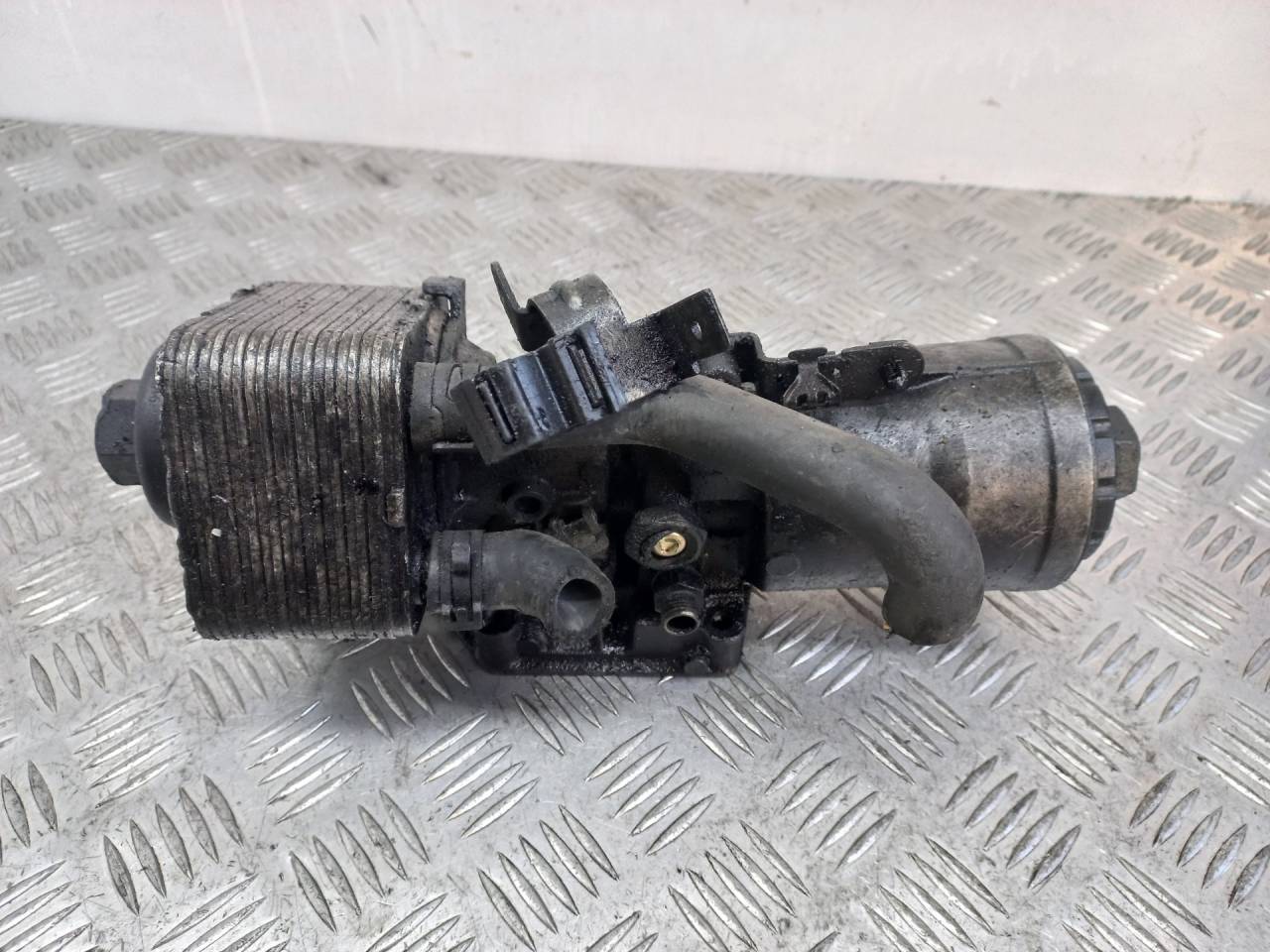 корпус масляного фильтра Volkswagen Passat B6 2006, 2.0 л., TDi, дизель, 045115389E - фото №1