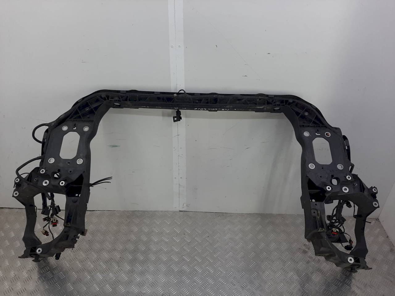 передняя панель крепления облицовки (телевизор) Chrysler Grand Voyager 5 поколение 2009, - - фото №1