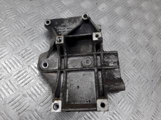 кронштейн (крепление) Audi A4 B5 1997, 1.8 л., i, 058260885C