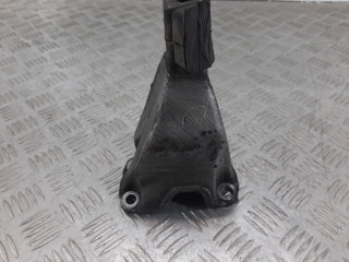 кронштейн КПП Audi A4 B5 1999, 1.8 л., i, бензин, 8D0399113AB