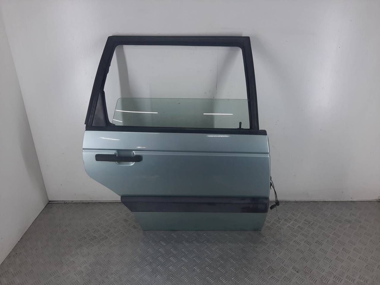 дверь задняя правая Volkswagen Passat B3 1991 - фото №1
