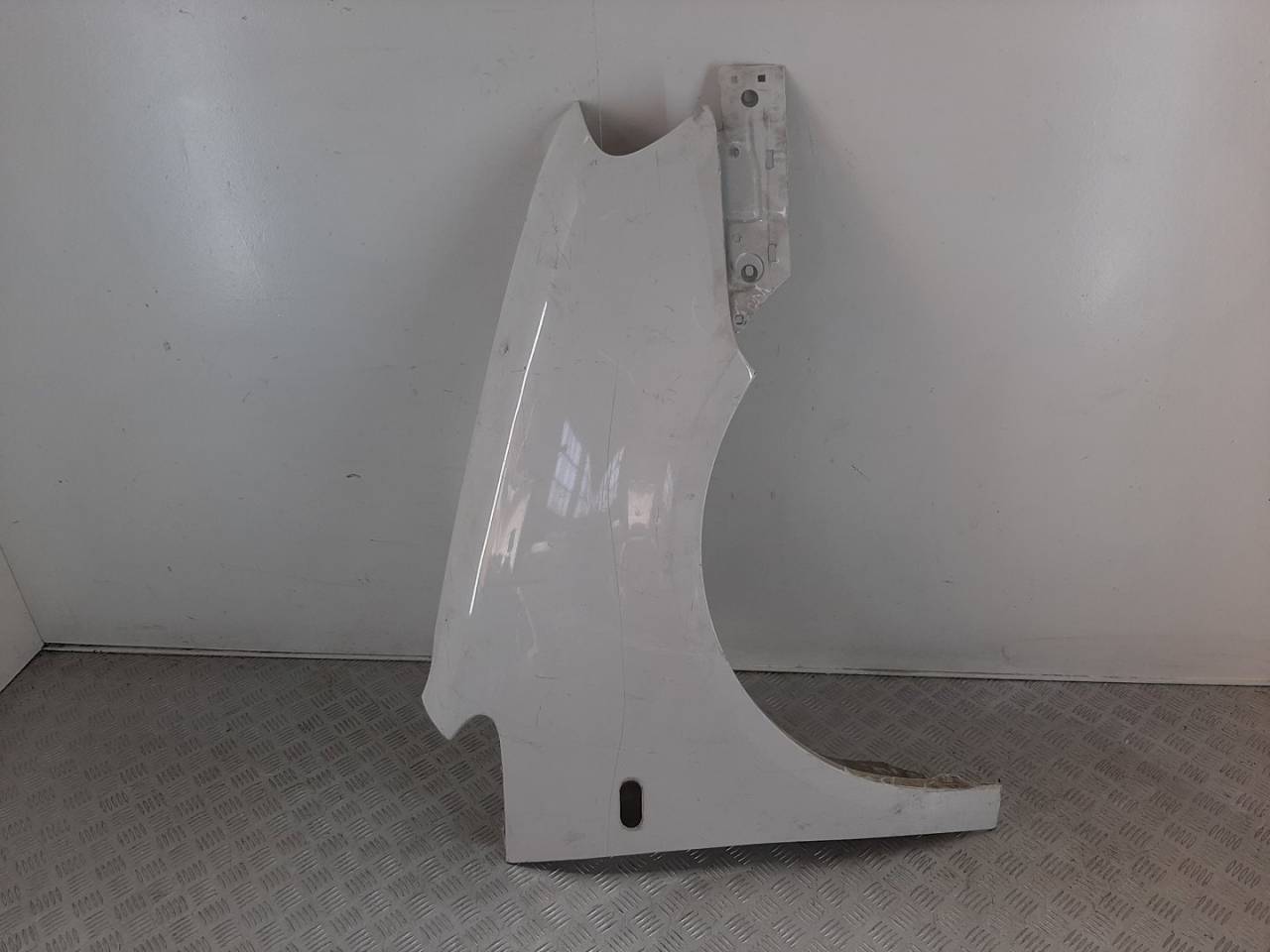 крыло переднее правое Volkswagen Touran 1 поколение 2006 - фото №1