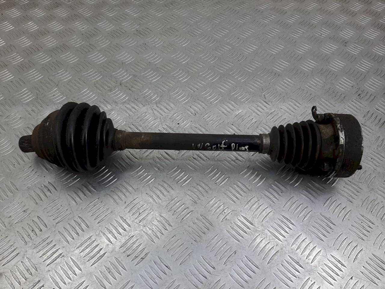 полуось передняя левая (приводной вал, ШРУС) Volkswagen Golf Plus 1 поколение 2009, 1.9 л., TDi, дизель, - - фото №1