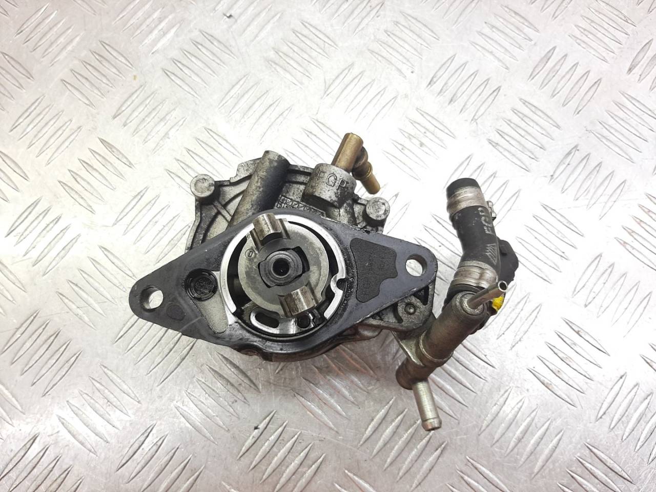 насос вакуумный Opel Meriva 1 поколение (A) 2006, 1.3 л., CDTi, 73501167 - фото №1