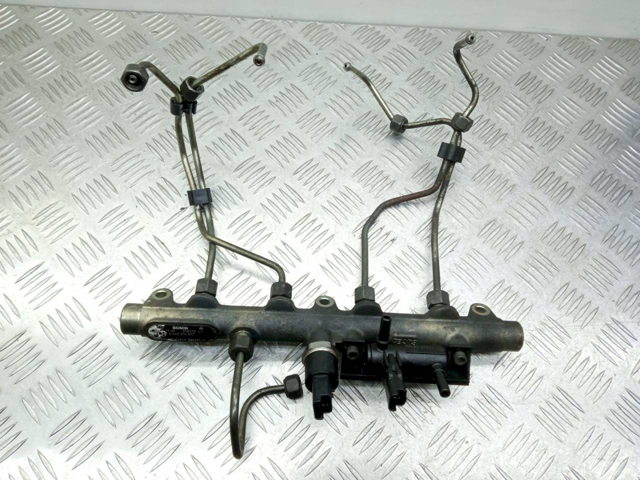 топливная рампа Citroen C5 1 поколение 2001, 2.2 л., HDi, 445214017 - фото №1