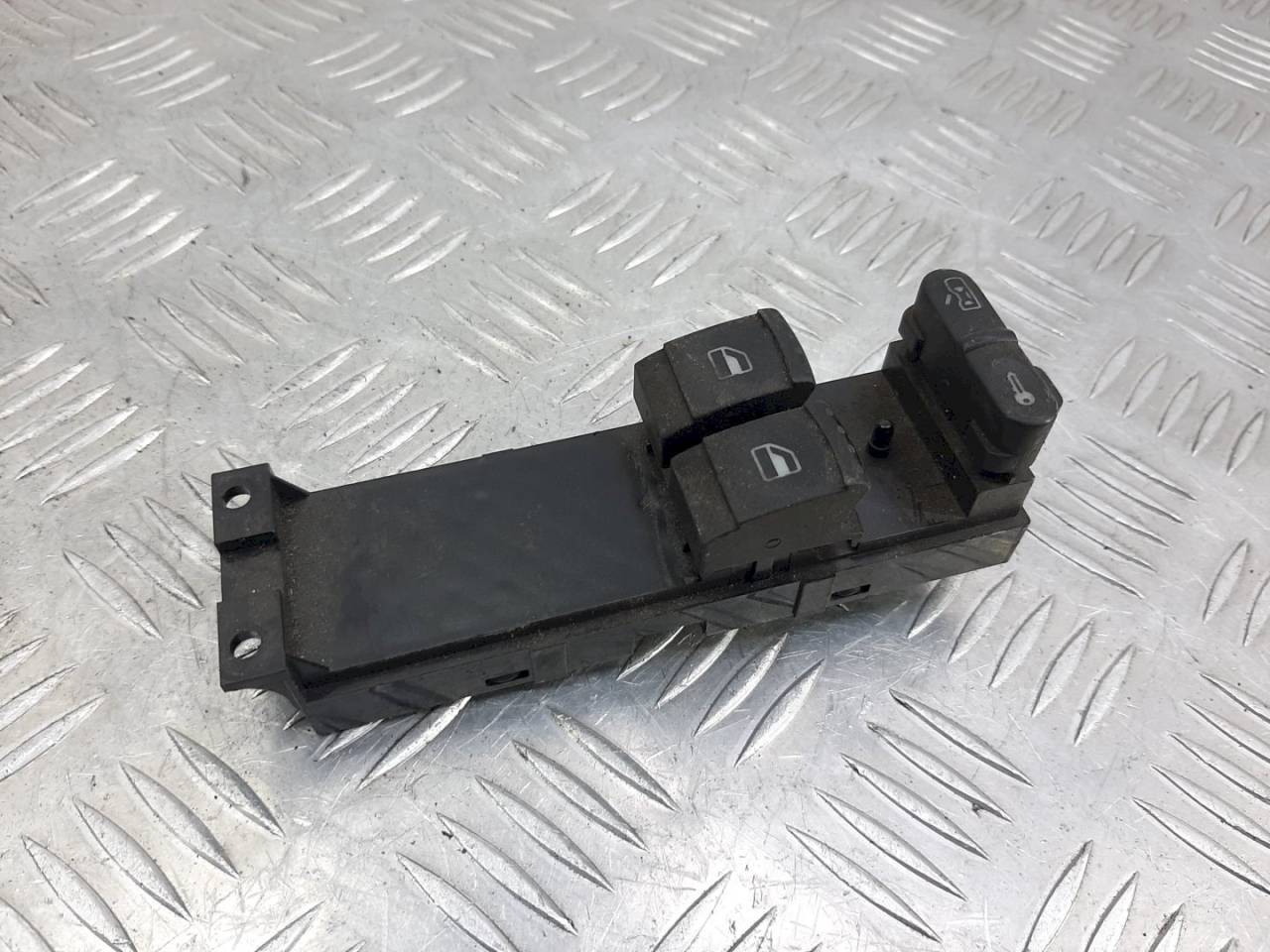 блок управления стеклоподъемниками Volkswagen Passat B5 1999, - - фото №1