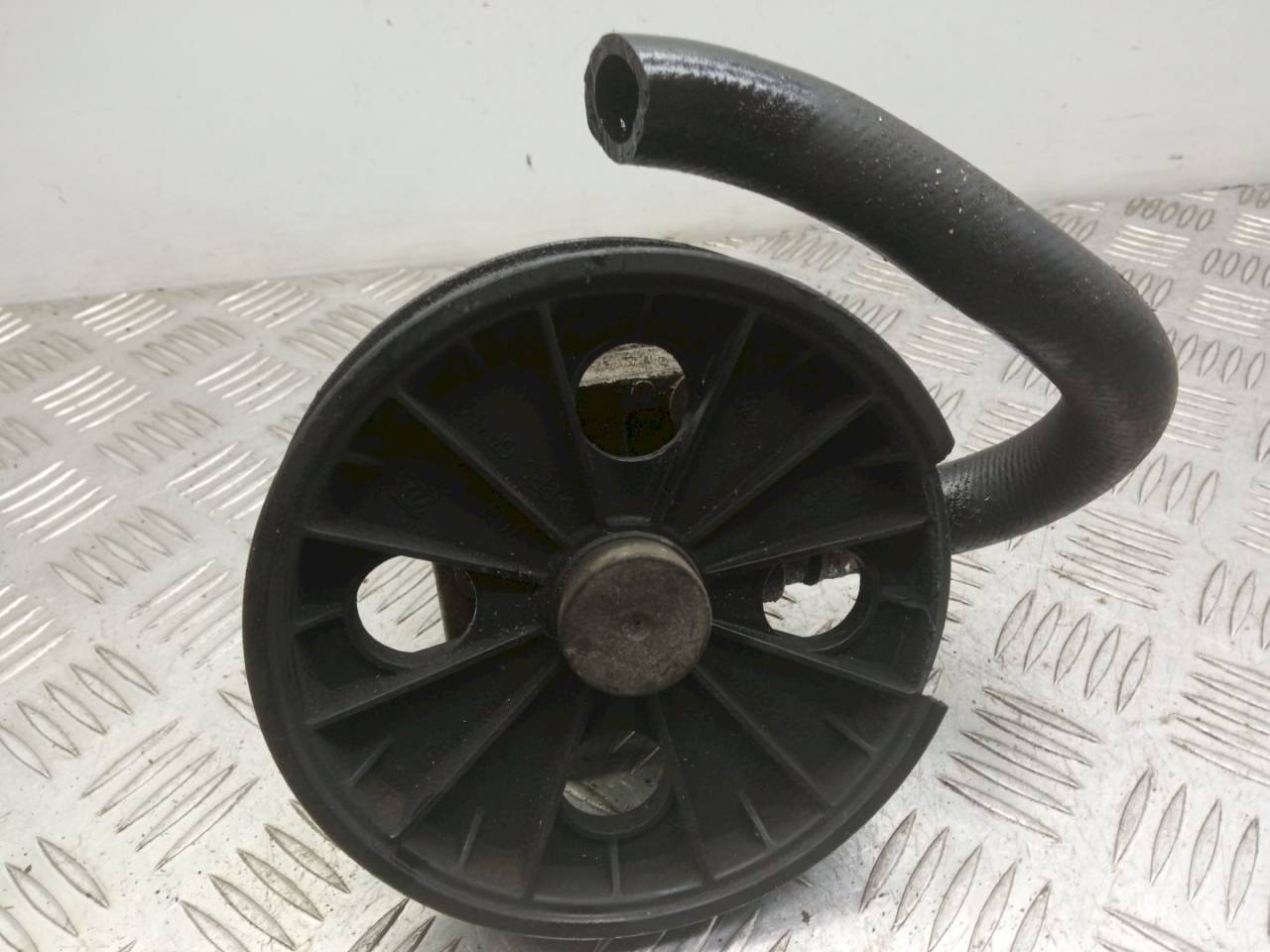 насос гидроусилителя руля Volvo V70 2 поколение 2005 - фото №1