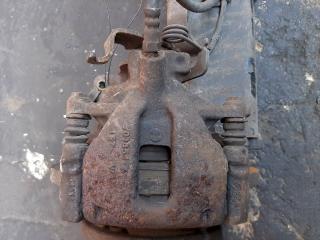 суппорт задний левый Ford Transit Connect 2 поколение 2010